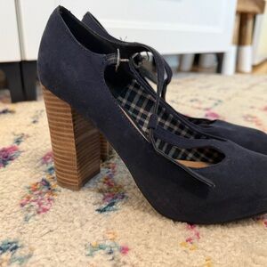 Elegant Navy Block Heel Pumps